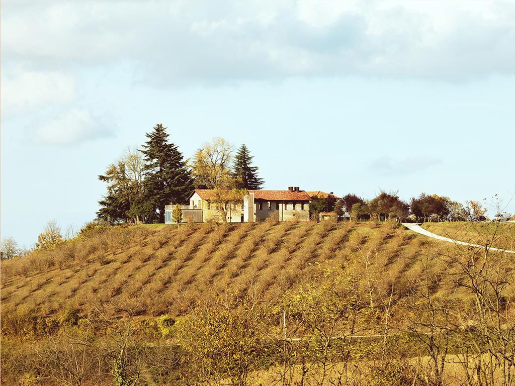 Maison d'hôtes Cascina Langa à Trezzo Tinella Extérieur photo
